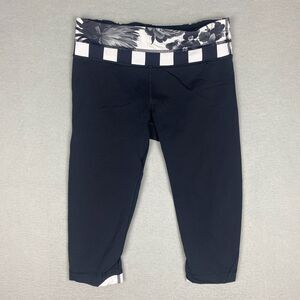Lululemon Women's Size 6 Run Inspire Crop Brisk Bloom Black White Stripe Yoga
